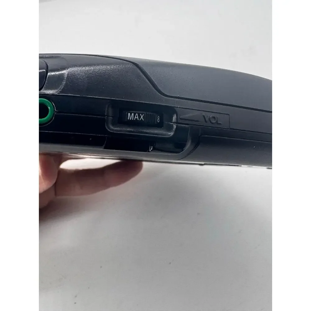 Sony Discman D-151 Digital Mega Bass Portable compact disc player - tested